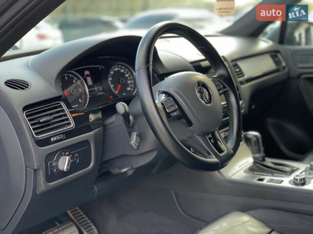 Серый Фольксваген Туарег, объемом двигателя 3 л и пробегом 260 тыс. км за 18899 $, фото 24 на Automoto.ua