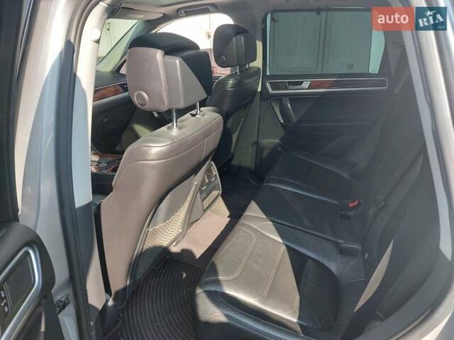 Сірий Фольксваген Туарег, об'ємом двигуна 3 л та пробігом 154 тис. км за 15800 $, фото 18 на Automoto.ua