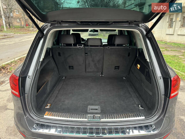 Серый Фольксваген Туарег, объемом двигателя 3 л и пробегом 260 тыс. км за 16700 $, фото 73 на Automoto.ua