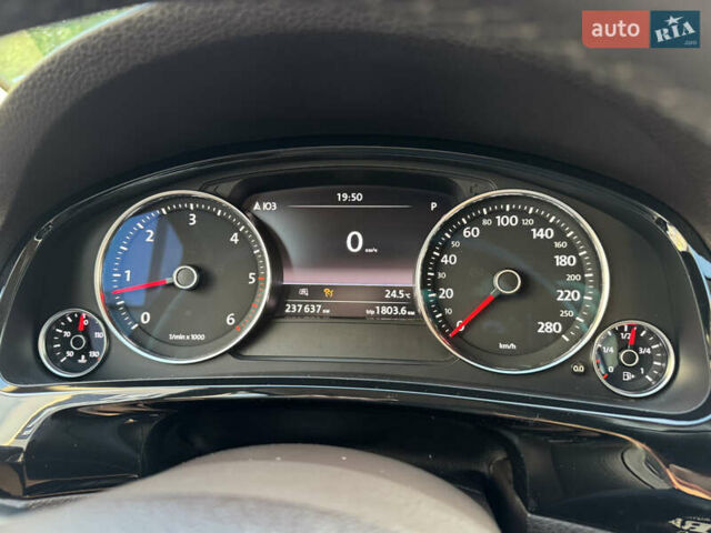 Сірий Фольксваген Туарег, об'ємом двигуна 2.97 л та пробігом 238 тис. км за 18300 $, фото 39 на Automoto.ua