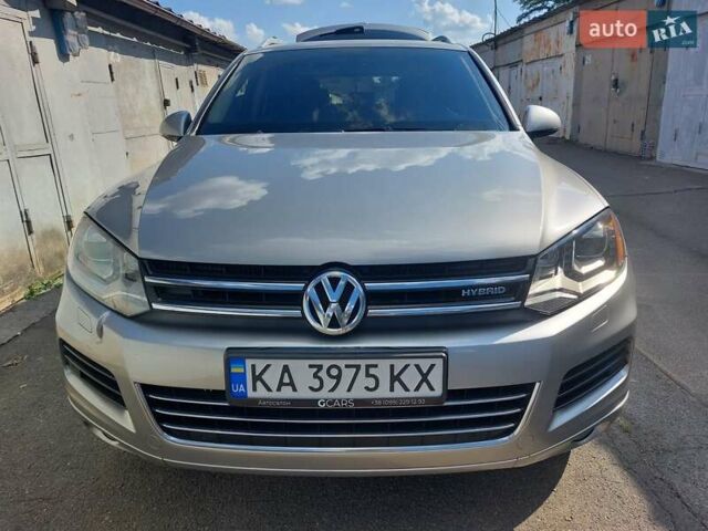 Сірий Фольксваген Туарег, об'ємом двигуна 3 л та пробігом 154 тис. км за 15800 $, фото 1 на Automoto.ua