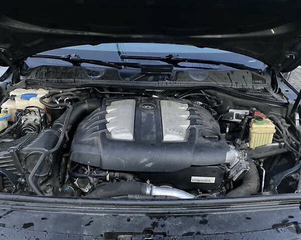 Серый Фольксваген Туарег, объемом двигателя 2.97 л и пробегом 257 тыс. км за 15500 $, фото 11 на Automoto.ua