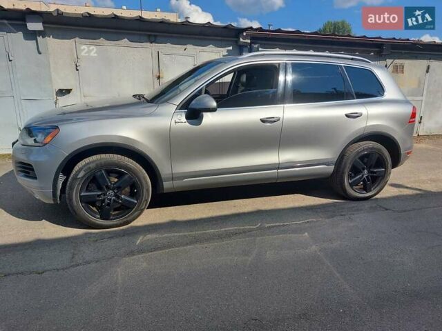 Сірий Фольксваген Туарег, об'ємом двигуна 3 л та пробігом 154 тис. км за 15800 $, фото 12 на Automoto.ua