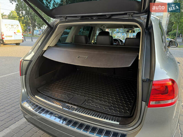 Сірий Фольксваген Туарег, об'ємом двигуна 2.97 л та пробігом 238 тис. км за 18300 $, фото 61 на Automoto.ua