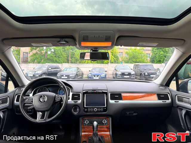 Серый Фольксваген Туарег, объемом двигателя 3 л и пробегом 308 тыс. км за 18500 $, фото 6 на Automoto.ua