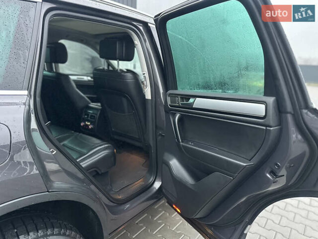 Сірий Фольксваген Туарег, об'ємом двигуна 3 л та пробігом 298 тис. км за 18500 $, фото 93 на Automoto.ua