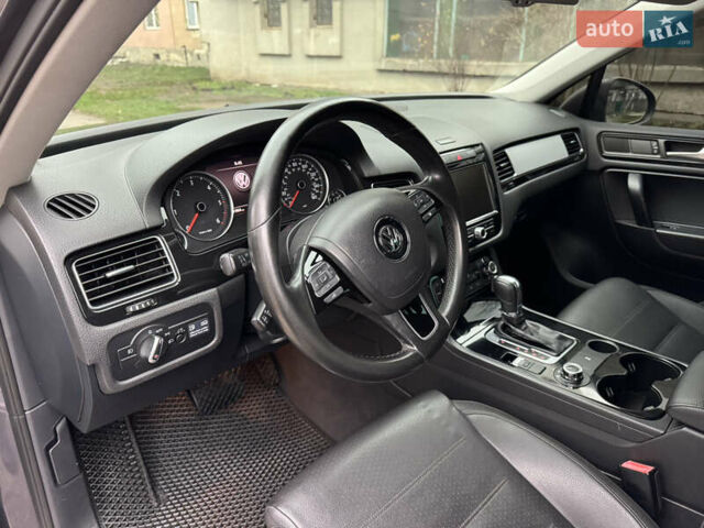 Серый Фольксваген Туарег, объемом двигателя 3 л и пробегом 260 тыс. км за 16700 $, фото 44 на Automoto.ua