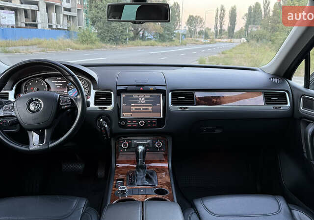 Серый Фольксваген Туарег, объемом двигателя 2.97 л и пробегом 295 тыс. км за 15195 $, фото 13 на Automoto.ua