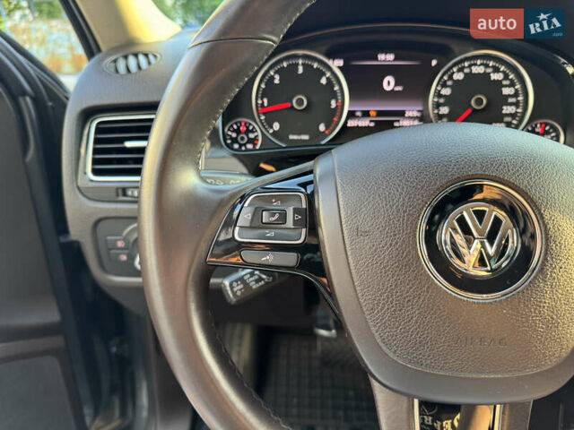 Сірий Фольксваген Туарег, об'ємом двигуна 2.97 л та пробігом 238 тис. км за 18300 $, фото 40 на Automoto.ua