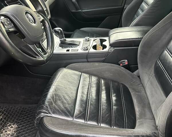 Серый Фольксваген Туарег, объемом двигателя 2.97 л и пробегом 228 тыс. км за 18700 $, фото 12 на Automoto.ua