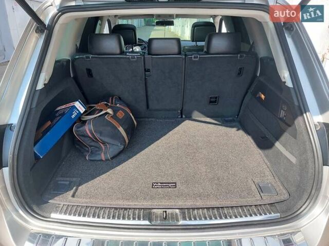 Сірий Фольксваген Туарег, об'ємом двигуна 3 л та пробігом 154 тис. км за 15800 $, фото 4 на Automoto.ua
