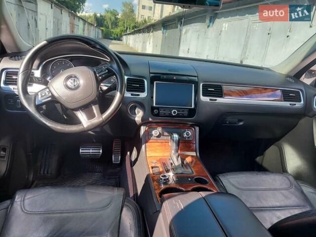 Сірий Фольксваген Туарег, об'ємом двигуна 3 л та пробігом 154 тис. км за 15800 $, фото 20 на Automoto.ua