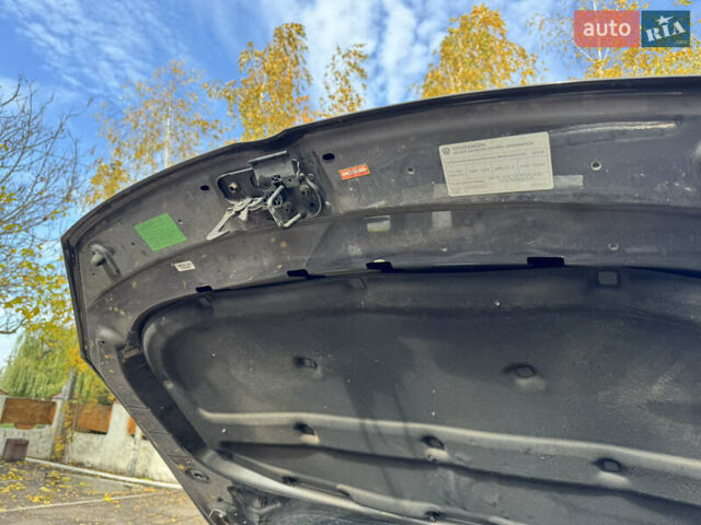 Сірий Фольксваген Туарег, об'ємом двигуна 3 л та пробігом 260 тис. км за 16700 $, фото 71 на Automoto.ua