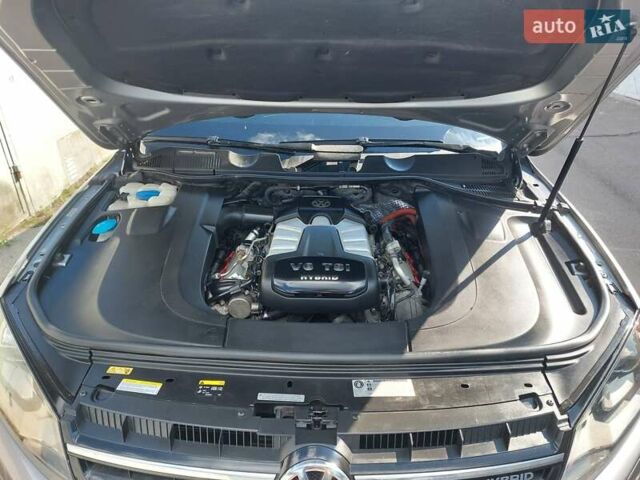 Сірий Фольксваген Туарег, об'ємом двигуна 3 л та пробігом 154 тис. км за 15800 $, фото 29 на Automoto.ua