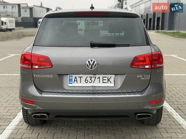 Сірий Фольксваген Туарег, об'ємом двигуна 3 л та пробігом 260 тис. км за 18700 $, фото 28 на Automoto.ua