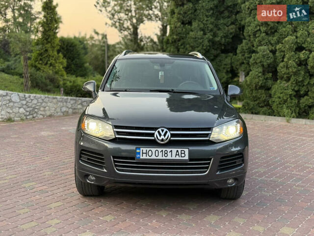 Сірий Фольксваген Туарег, об'ємом двигуна 2.97 л та пробігом 250 тис. км за 18500 $, фото 1 на Automoto.ua