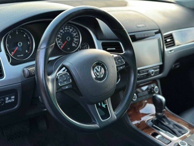 Серый Фольксваген Туарег, объемом двигателя 3 л и пробегом 296 тыс. км за 14490 $, фото 20 на Automoto.ua