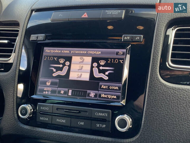 Серый Фольксваген Туарег, объемом двигателя 3 л и пробегом 260 тыс. км за 18899 $, фото 43 на Automoto.ua