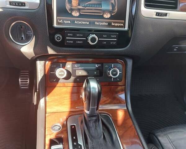 Сірий Фольксваген Туарег, об'ємом двигуна 3 л та пробігом 154 тис. км за 15800 $, фото 31 на Automoto.ua