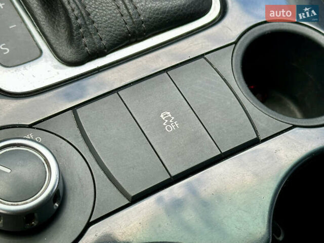 Серый Фольксваген Туарег, объемом двигателя 3 л и пробегом 226 тыс. км за 15490 $, фото 53 на Automoto.ua
