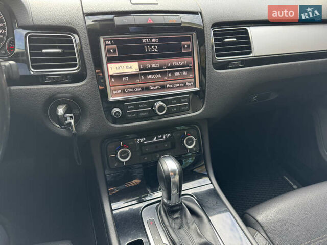 Сірий Фольксваген Туарег, об'ємом двигуна 3 л та пробігом 260 тис. км за 16700 $, фото 82 на Automoto.ua