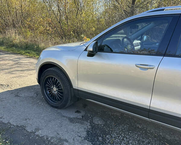 Серый Фольксваген Туарег, объемом двигателя 2.97 л и пробегом 296 тыс. км за 21000 $, фото 6 на Automoto.ua