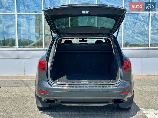 Серый Фольксваген Туарег, объемом двигателя 3 л и пробегом 226 тыс. км за 15490 $, фото 22 на Automoto.ua