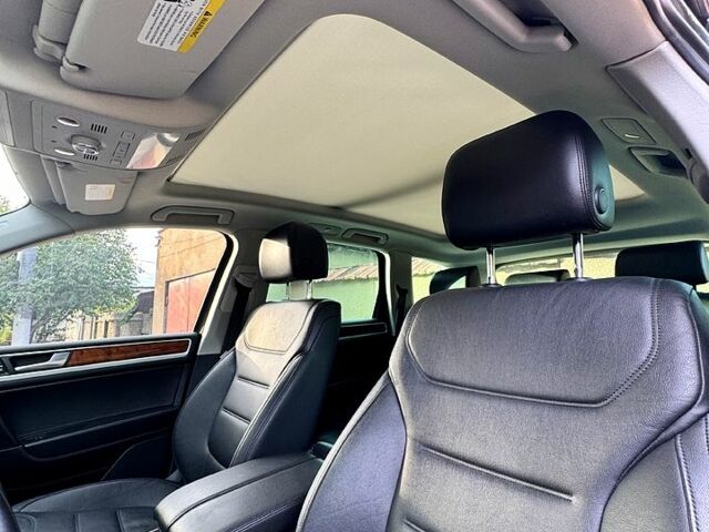 Серый Фольксваген Туарег, объемом двигателя 3 л и пробегом 130 тыс. км за 18000 $, фото 8 на Automoto.ua