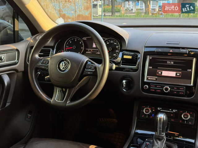 Сірий Фольксваген Туарег, об'ємом двигуна 2.97 л та пробігом 238 тис. км за 18300 $, фото 59 на Automoto.ua