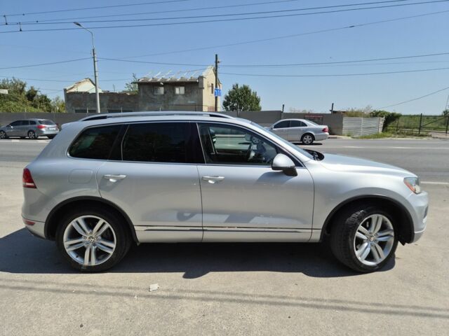 Серый Фольксваген Туарег, объемом двигателя 3 л и пробегом 215 тыс. км за 18000 $, фото 5 на Automoto.ua