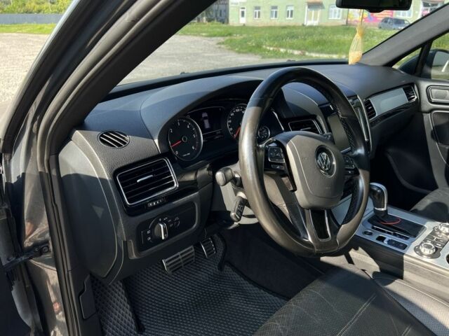 Серый Фольксваген Туарег, объемом двигателя 3 л и пробегом 253 тыс. км за 17000 $, фото 11 на Automoto.ua