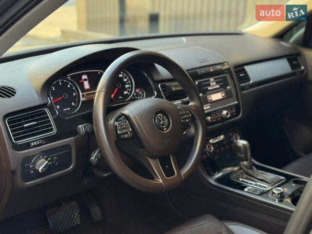 Сірий Фольксваген Туарег, об'ємом двигуна 2.97 л та пробігом 238 тис. км за 18300 $, фото 31 на Automoto.ua