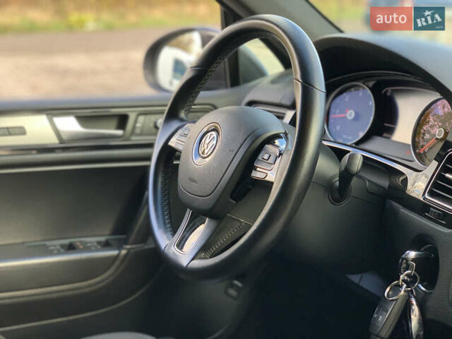 Серый Фольксваген Туарег, объемом двигателя 3 л и пробегом 260 тыс. км за 18899 $, фото 36 на Automoto.ua