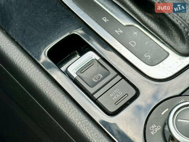 Серый Фольксваген Туарег, объемом двигателя 3 л и пробегом 226 тыс. км за 15490 $, фото 51 на Automoto.ua