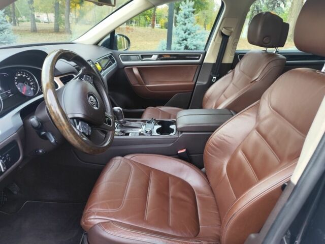 Серый Фольксваген Туарег, объемом двигателя 3.6 л и пробегом 192 тыс. км за 15200 $, фото 5 на Automoto.ua