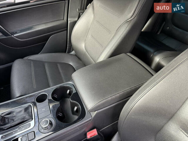 Сірий Фольксваген Туарег, об'ємом двигуна 3 л та пробігом 260 тис. км за 16700 $, фото 39 на Automoto.ua