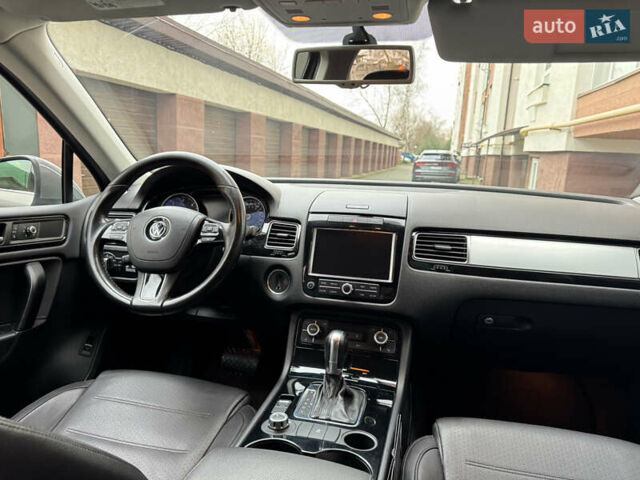 Серый Фольксваген Туарег, объемом двигателя 2.97 л и пробегом 285 тыс. км за 16990 $, фото 31 на Automoto.ua