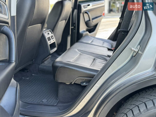 Сірий Фольксваген Туарег, об'ємом двигуна 2.97 л та пробігом 288 тис. км за 17700 $, фото 18 на Automoto.ua