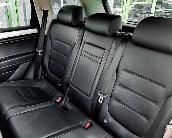 Серый Фольксваген Туарег, объемом двигателя 3 л и пробегом 286 тыс. км за 17900 $, фото 10 на Automoto.ua