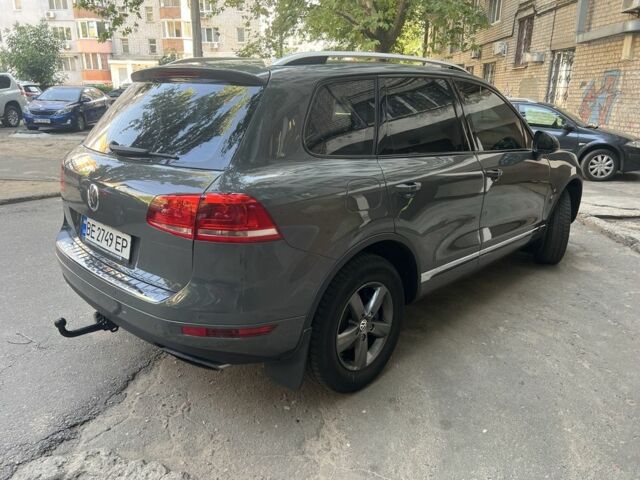 Сірий Фольксваген Туарег, об'ємом двигуна 3 л та пробігом 259 тис. км за 17500 $, фото 2 на Automoto.ua