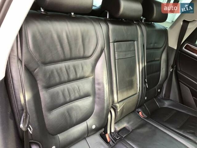 Серый Фольксваген Туарег, объемом двигателя 2.97 л и пробегом 263 тыс. км за 15900 $, фото 22 на Automoto.ua