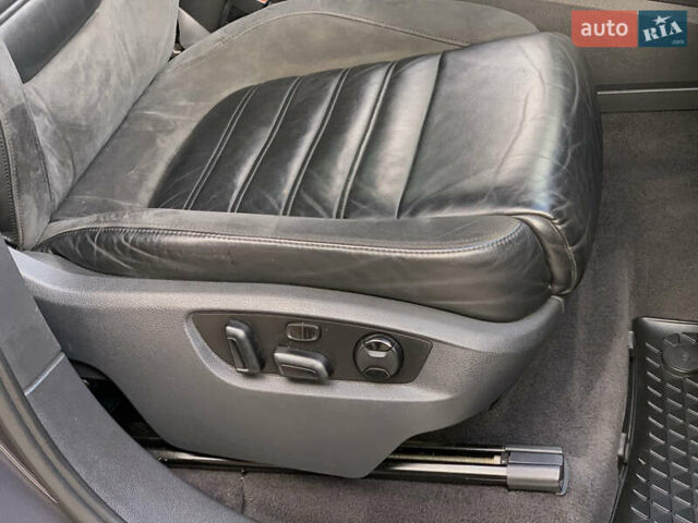 Серый Фольксваген Туарег, объемом двигателя 3 л и пробегом 260 тыс. км за 18899 $, фото 38 на Automoto.ua