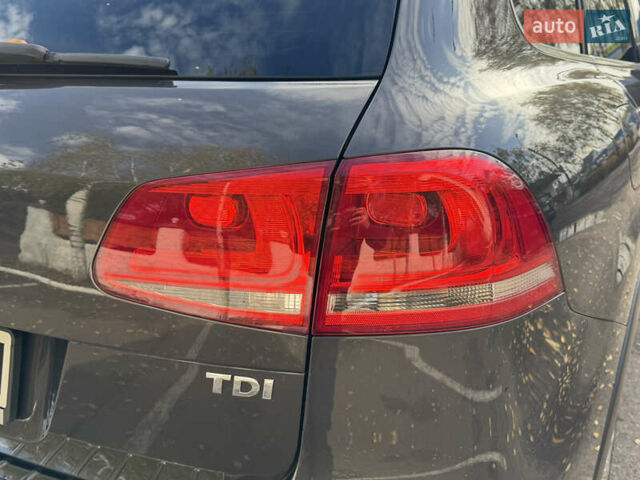 Сірий Фольксваген Туарег, об'ємом двигуна 3 л та пробігом 260 тис. км за 16700 $, фото 27 на Automoto.ua