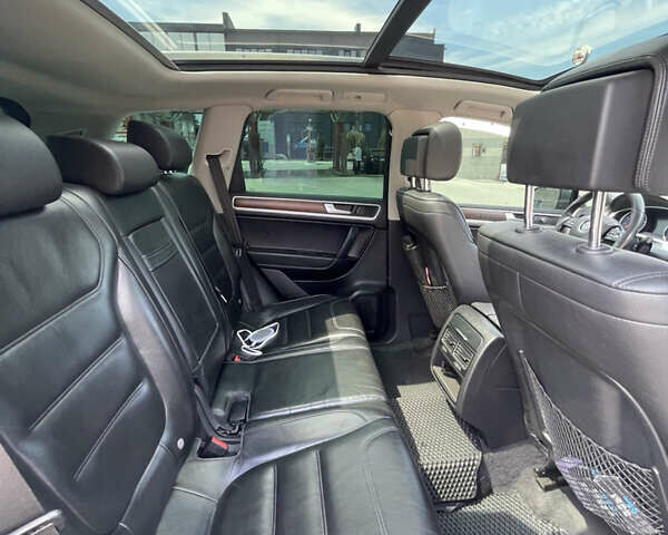 Сірий Фольксваген Туарег, об'ємом двигуна 3.6 л та пробігом 241 тис. км за 14600 $, фото 2 на Automoto.ua