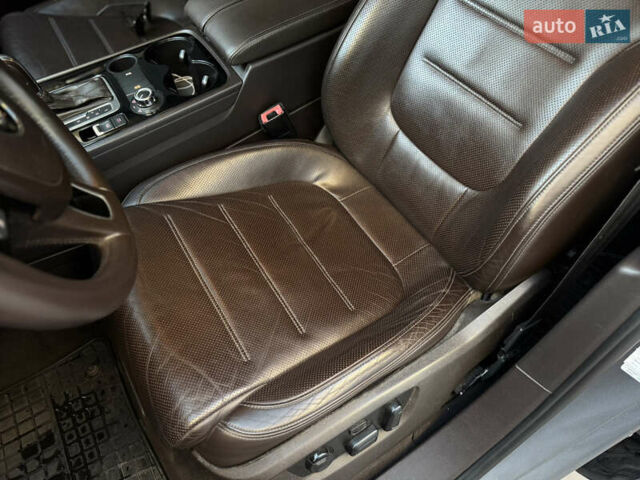 Сірий Фольксваген Туарег, об'ємом двигуна 2.97 л та пробігом 238 тис. км за 18300 $, фото 32 на Automoto.ua