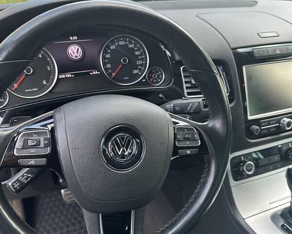 Серый Фольксваген Туарег, объемом двигателя 2.97 л и пробегом 228 тыс. км за 18700 $, фото 13 на Automoto.ua