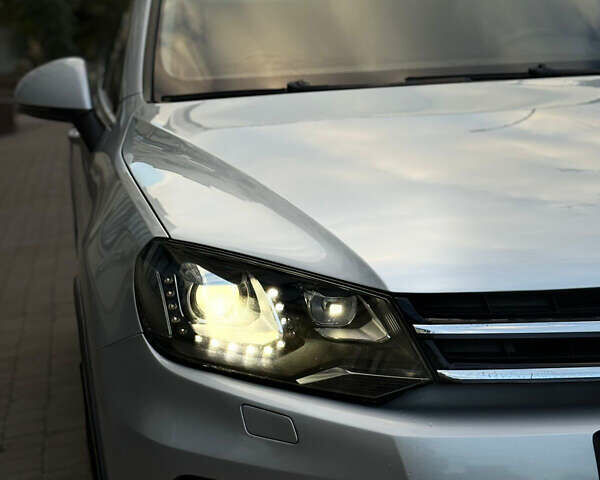 Серый Фольксваген Туарег, объемом двигателя 2.97 л и пробегом 360 тыс. км за 14900 $, фото 13 на Automoto.ua