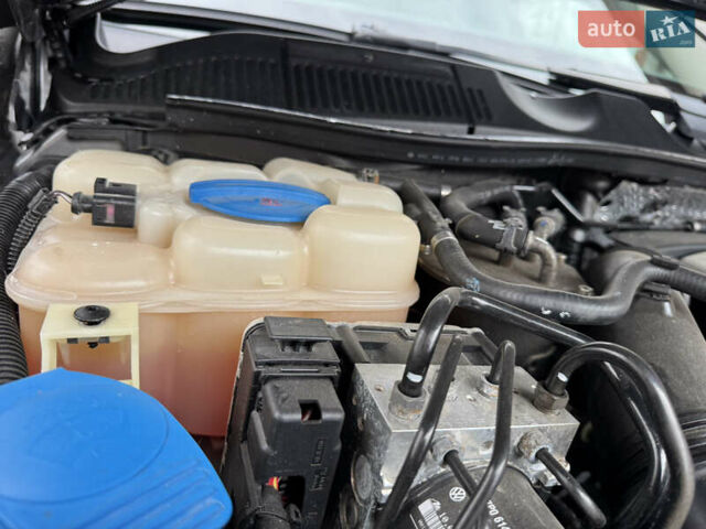 Серый Фольксваген Туарег, объемом двигателя 2.97 л и пробегом 285 тыс. км за 16990 $, фото 51 на Automoto.ua