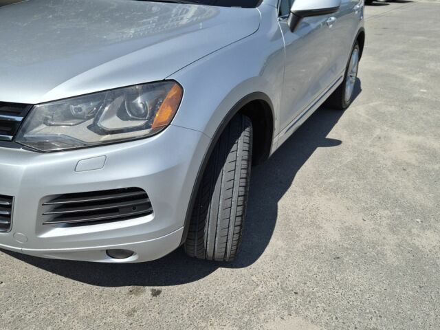 Серый Фольксваген Туарег, объемом двигателя 3 л и пробегом 215 тыс. км за 18000 $, фото 4 на Automoto.ua