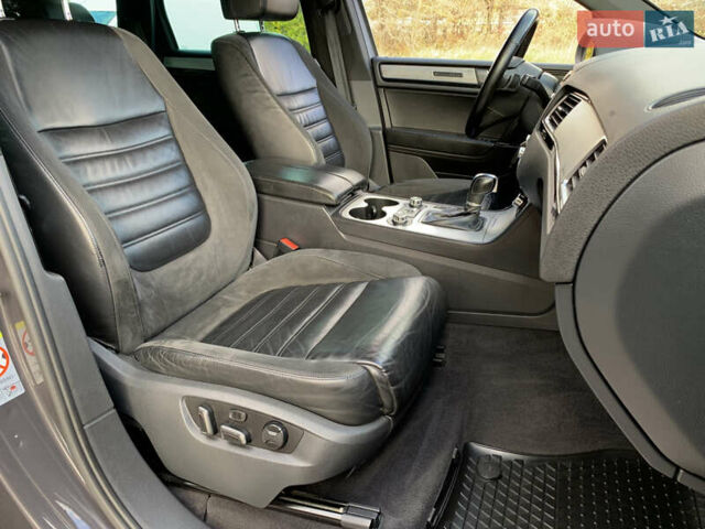 Серый Фольксваген Туарег, объемом двигателя 3 л и пробегом 260 тыс. км за 18899 $, фото 37 на Automoto.ua